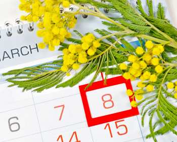 Открытки на 8 марта мимоза Открытка с праздником 8 марта международный женский день, мимоза Открытка картинка открытки картинки с 8 марта с мимозой, жёлтая мимоза, символ праздника 8 марта, открытка картинка на 8 марта мимоза, с 8 марта картинка с мимозой