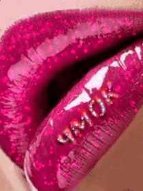 Открытка! Целую! Открытка! Твои глаза — невероятной красоты
